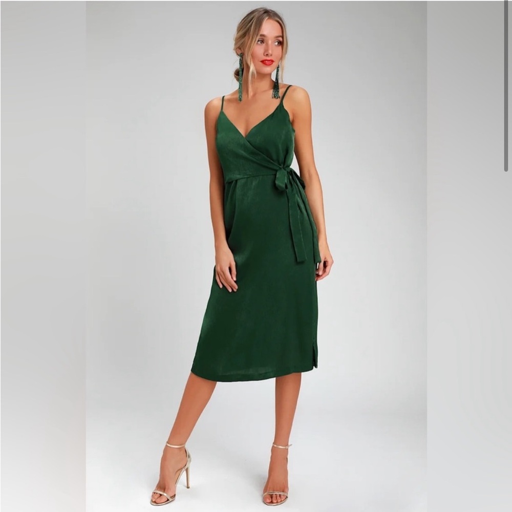 🆕(NWT) J.O.A “Fall in Love” Forest Green Satin Midi Wrap Dress. Size MEDIUM